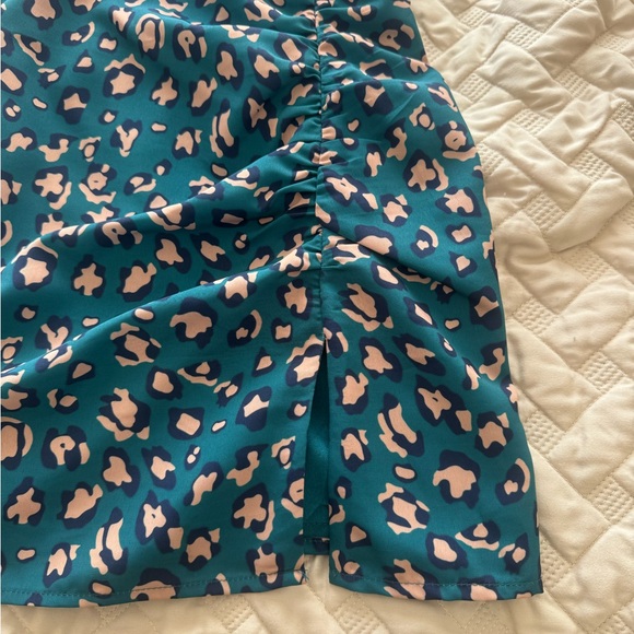 SUPERDOWN MIA MINI DRESS IN LEOPARD - Picture 4 of 7